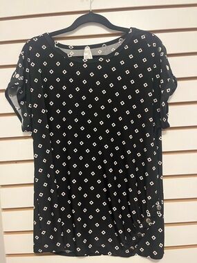 🧡 3/$15 2 Dye 4 Black Short Sleeve Top with White Diamond Print